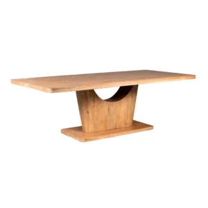 De Eettafel Voco is een rechthoekige eettafel van 240 cm met een dik blad, een stevig geometrisch onderstel met een gebogen uitsparing in het midden en een natuurlijke houten afwerking.