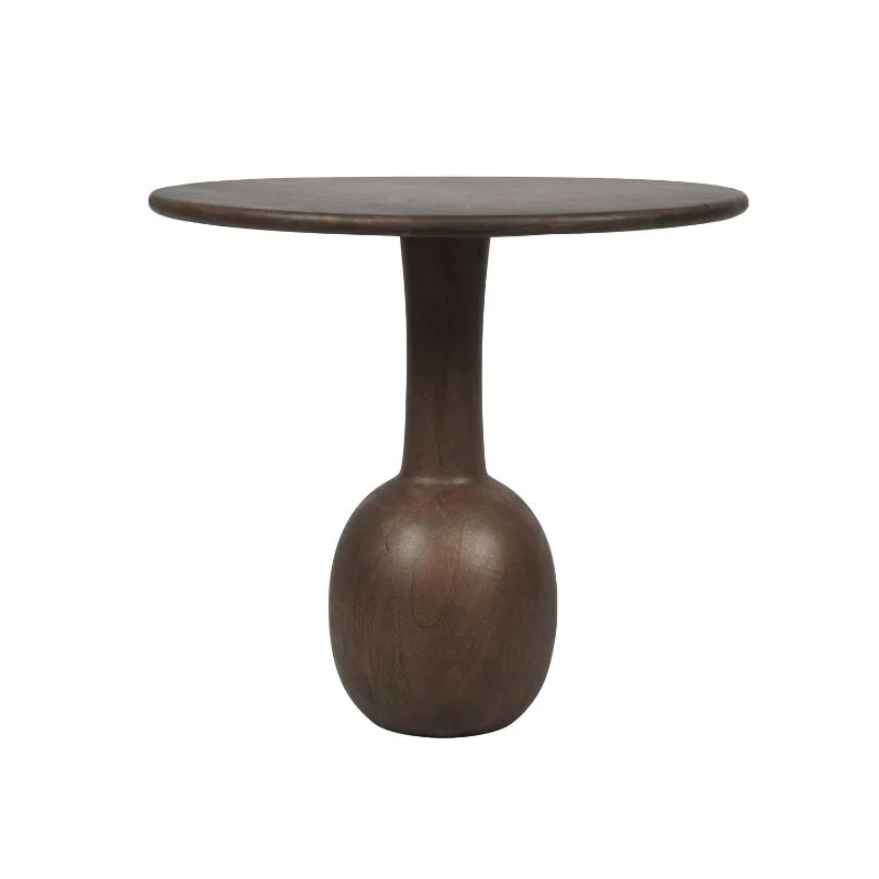De bijzettafel Donna is een ronde, donkerbruine houten tafel met een glad bovenblad, ondersteund door een enkele gebogen sokkel in de vorm van een langwerpige ovaal of kalebas.