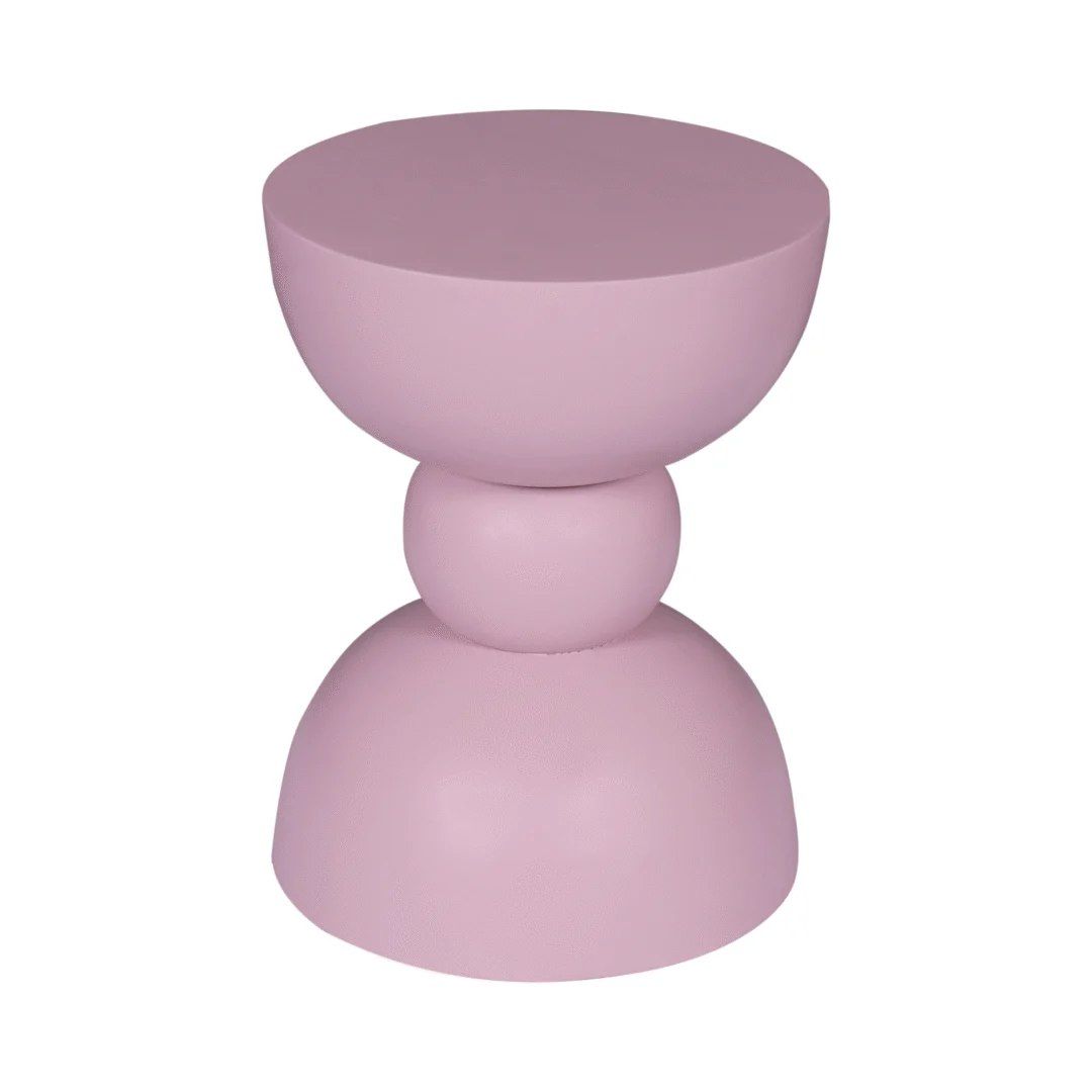 Bijzettafel Jon Roze is een moderne, geometrische bijzettafel in massief pastelroze met een rond blad, een centrale bol en een ronde basis die gestapeld zijn voor een sculpturale, minimalistische look.