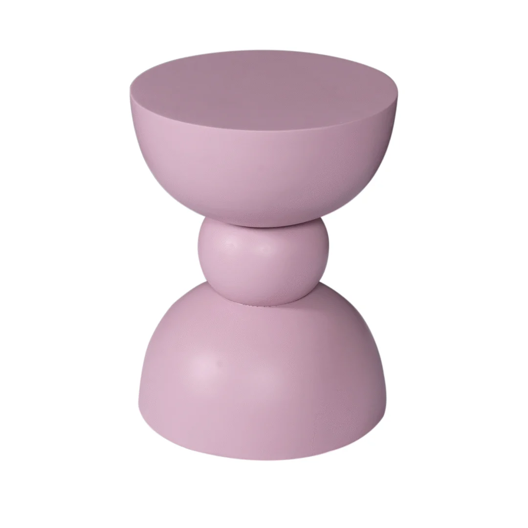 Bijzettafel Jon Roze is een moderne, mauve-paarse bijzettafel met een geometrisch ontwerp: een rond blad, bolvormig midden en een afgeronde voet in een gladde matte afwerking.