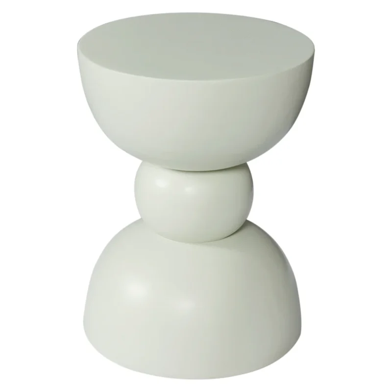 De bijzettafel Jon Groen is een moderne, minimalistische witte tafel met een kenmerkend sculpturaal ontwerp van drie gestapelde, ronde vormen in verschillende maten.