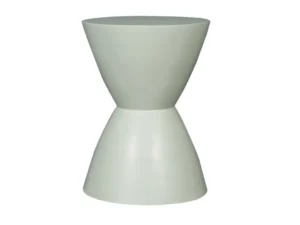 Een moderne, groene Abbey bijzettafel met een zandlopervorm en gladde oppervlakken, tegen een effen witte achtergrond.
