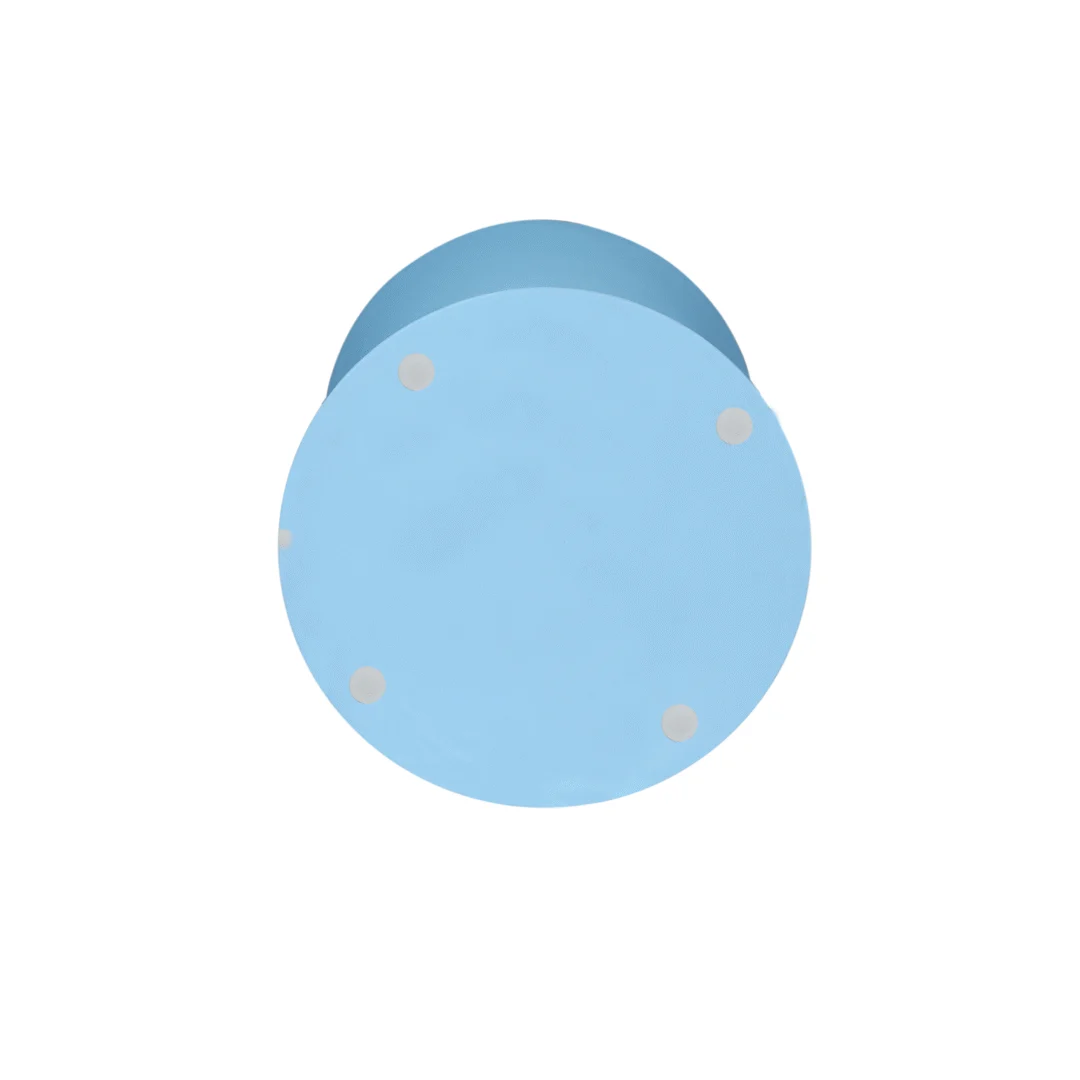 De Bijzettafel Abbey Blauw is een lichtblauwe cilindrische tafel, van bovenaf gezien, met vier kleine ronde pads aan de rand op een witte achtergrond.