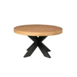 De Salontafel Roest 80 CM Rond Opbergvak is een ronde houten salontafel met een dik blad en een modern zwart metalen onderstel van vier schuine poten die in het midden samenkomen.