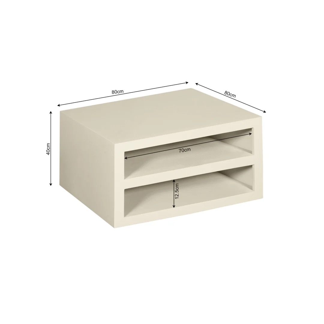 De Salontafel Zand is een vierkante beige tafel van 86 x 86 cm, met twee open vakken voor opslag.