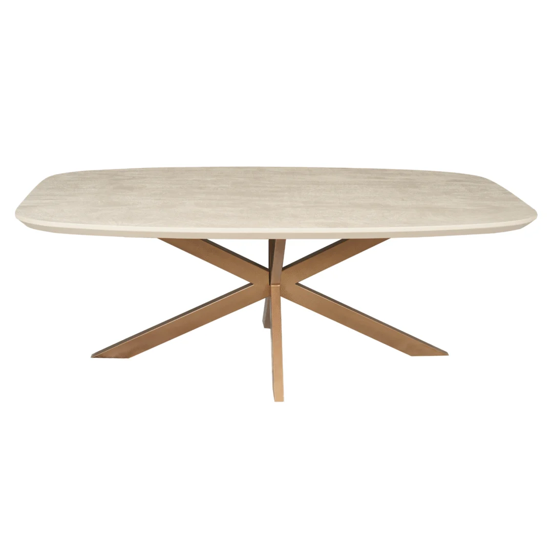 De Eettafel Madison Sand is een Deense ovale tafel van 160 cm met een licht houten blad, afgeronde hoeken en een modern gehoekt houten onderstel met vier poten die elkaar in het midden kruisen.