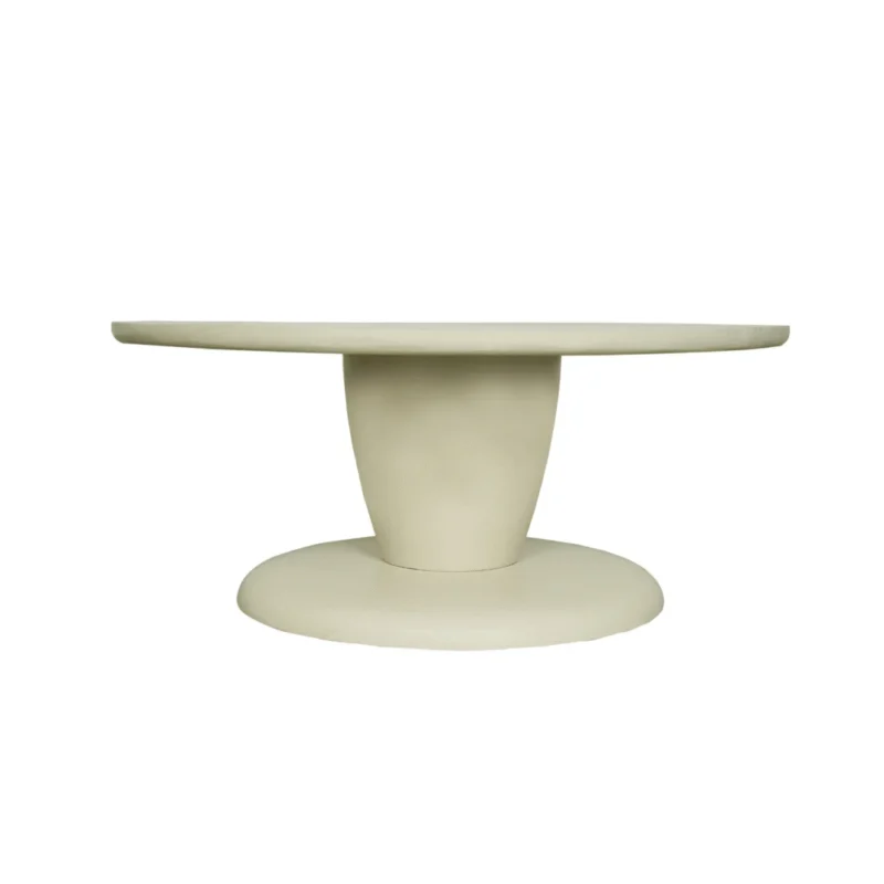 De Salontafel 16 x 45 CM is een moderne, ronde beige tafel met een dik blad, breed gebogen voetstuk en gladde afwerking, tegen een effen witte achtergrond.