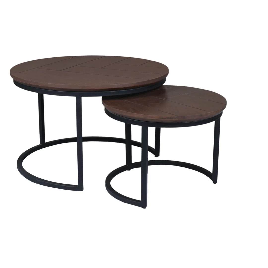 Salontafel Walnoot is een vierkante salontafel van 73 x 73 cm, gemaakt van eikenhout. Het moderne ontwerp biedt een elegante stijl en een stevige constructie voor je leefruimte.