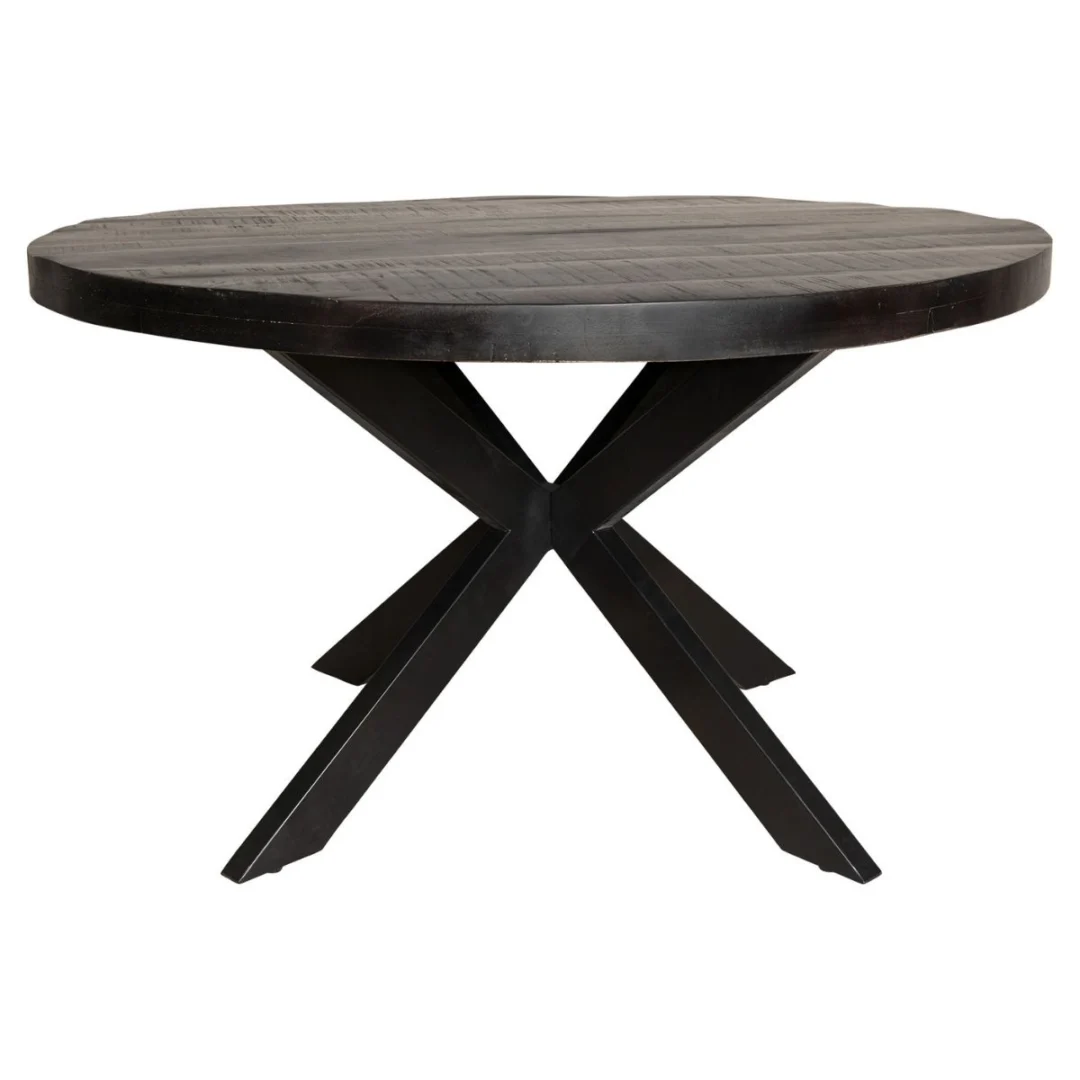 De Eettafel Denver Zwart is een ronde donkerhouten tafel van 140 cm met een dik blad en vier schuine poten die een X-vormig onderstel vormen.