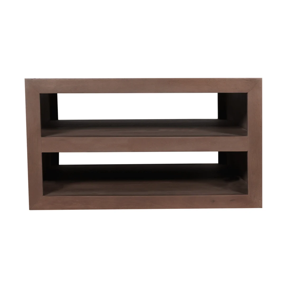 De Salontafel Walnoot Compact is een rechthoekige, bruine houten kast met twee open planken, gladde oppervlakken en een modern doosvormig ontwerp met strakke lijnen.