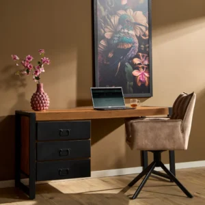 Industriële bureau van mangohout met metalen frame en 3 lades. Afmeting: 145x58x74 cm.
