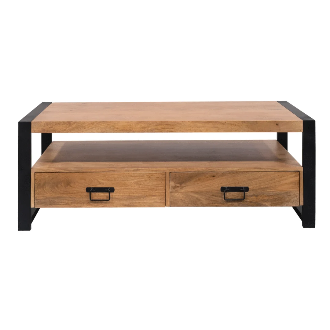 De Salontafel 120 x 60 CM Klassiek is een rechthoekige houten salontafel met zwarte metalen poten, een open middelste plank en twee lades met zwarte handgrepen aan de onderkant.