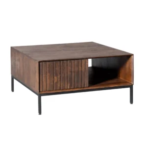 De Salontafel Bruin 80 CM Vierkant Metaal is een moderne vierkante salontafel met een schuifdeur met groefstructuur, open opbergruimte en zwarte metalen poten.