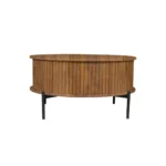 De Salontafel 80 CM Rond Design Tijdloos heeft een rond houten blad, verticale latten aan de zijkanten en vier zwarte metalen poten tegen een effen witte achtergrond.