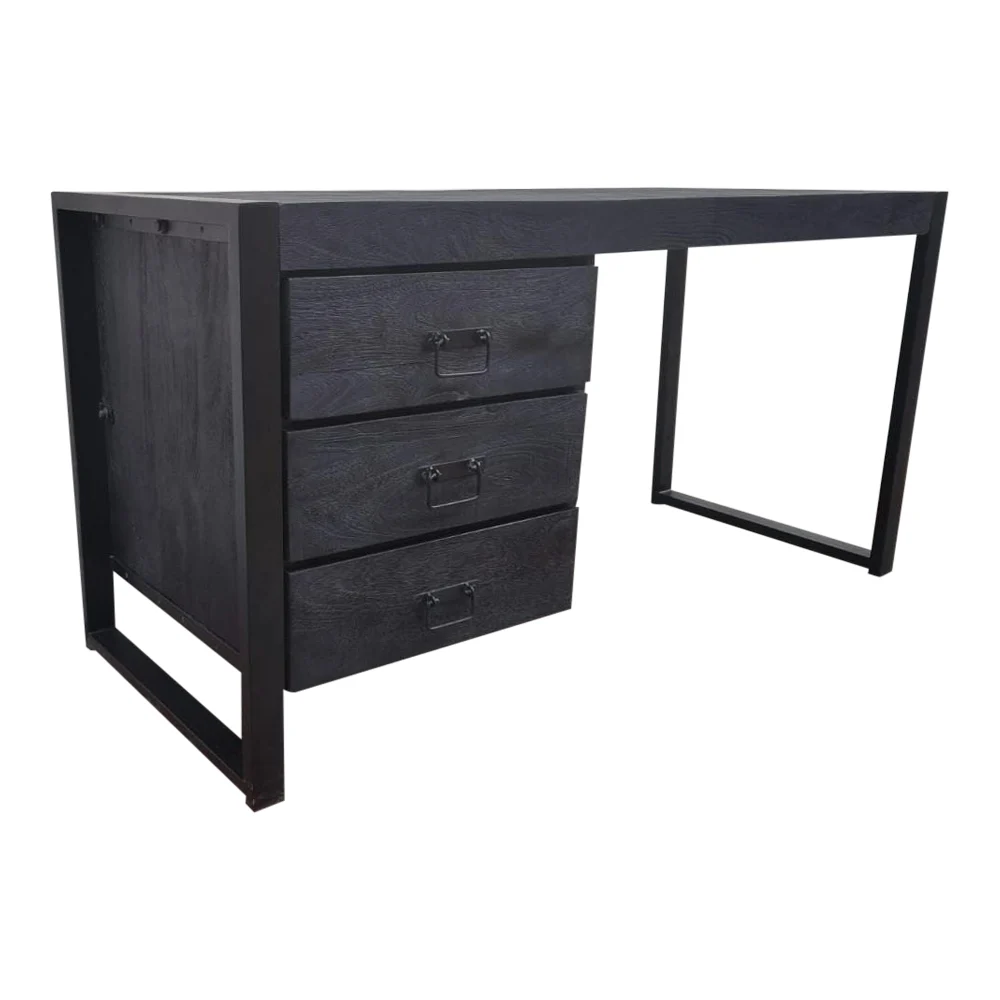 Zwart bureau 145x58 cm van massief mangohout met 3 lades. Stijlvol en functioneel.