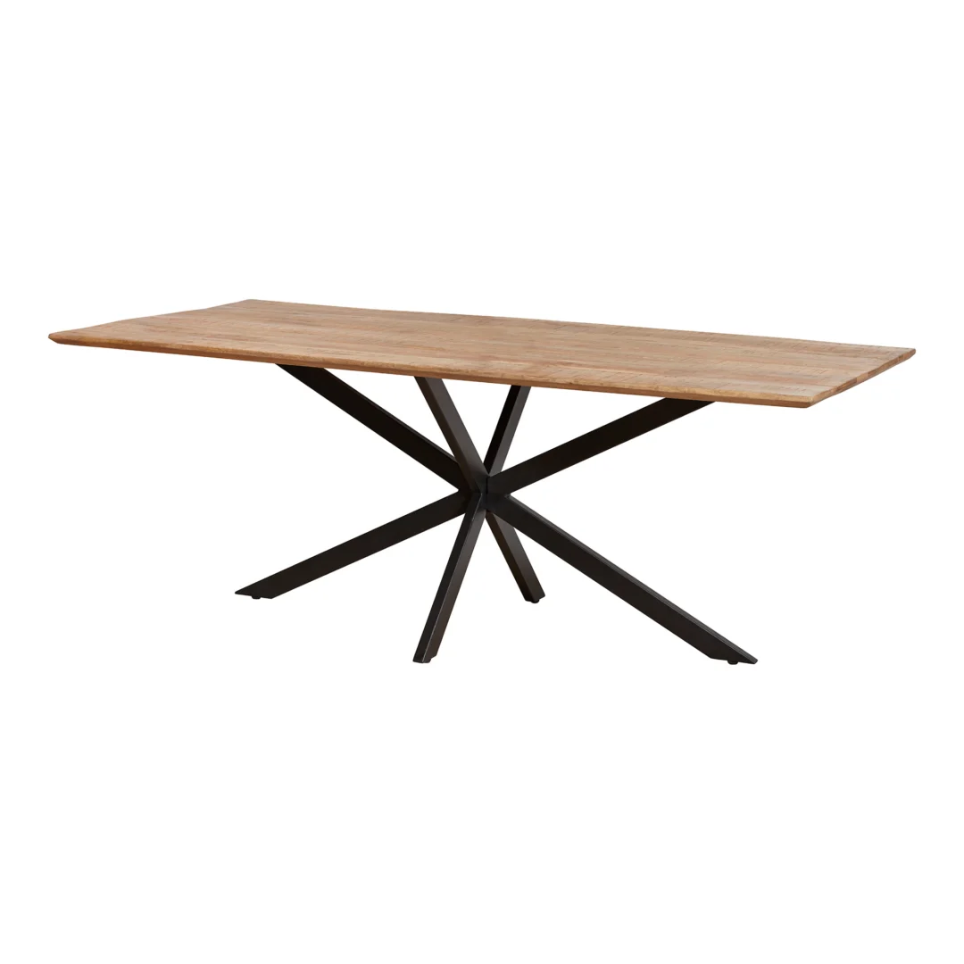Eettafel Arlington met houten blad en metalen spinpoot. Neutrale belichting, geïsoleerd op een witte achtergrond. Rechthoekig tafelblad.
