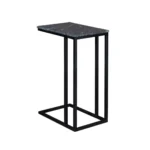 De Schuifregelaar Marmer | Hoog | Zwart is een moderne C-vormige bijzettafel met een zwart metalen frame en een rechthoekig zwart marmeren blad. Het minimalistische, open ontwerp schuift gemakkelijk onder banken of stoelen voor gemak en stijl.