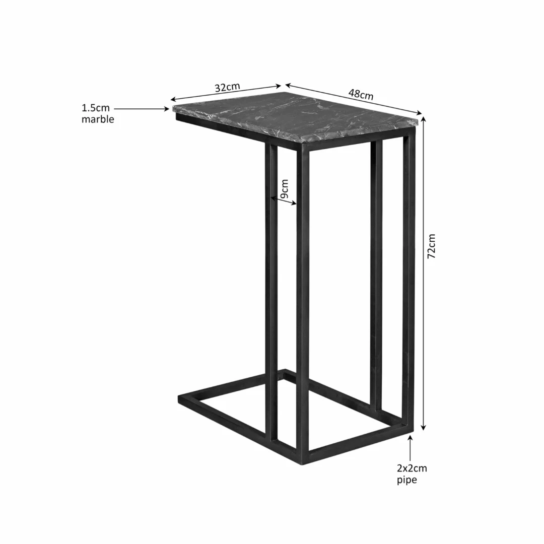 De Schuifregelaar Marmer | Hoog | Zwart is een zwart marmeren bijzettafeltje met een metalen onderstel van 48cm breed, 32cm diep, 72cm hoog. Marmer dikte: 1,5cm; poten: 2x2cm pijp; afstand van onderblad tot onderkant: 69cm.