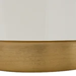 Een close-up van de Bijzettafel Ivoor Rond Ijzer Klassiek, met de gladde, glanzend witte bovenkant en de matte metallic gouden onderkant.