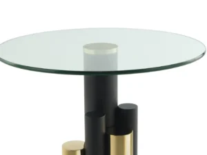 De Bijzettafel Transparant, Goud Aluminium is een moderne ronde glazen bijzettafel met een helder blad en zwarte en gouden cilindervormige poten van verschillende hoogtes.