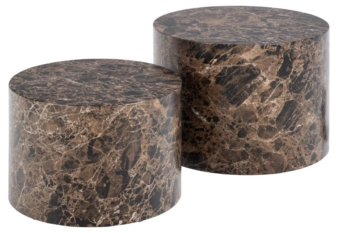 Twee bruine, ronde salontafels van kunststof met marmerpatroon, zachte belichting. Ideaal als bijzettafel of decoratie.
