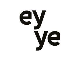 Zwart EYYE logo op een witte achtergrond. De letters zijn modern en strak vormgegeven, met een minimalistische uitstraling. Heldere belichting.