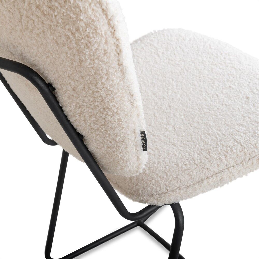 Eetkamerstoel Amy ivoor: Stoffen zitting, zwart metalen frame. Set van 2.