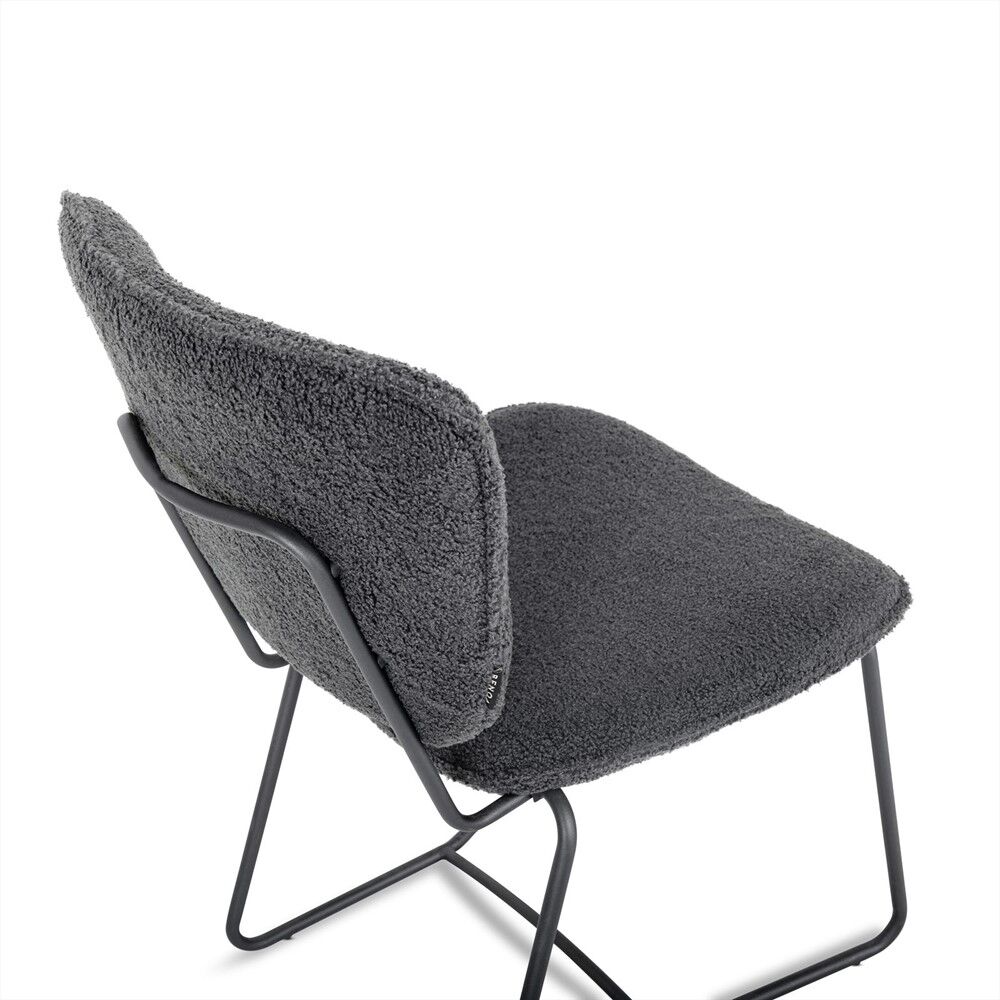 Eetkamerstoel Amy antraciet: Stoffen zitting met zwart metalen frame, achterkant