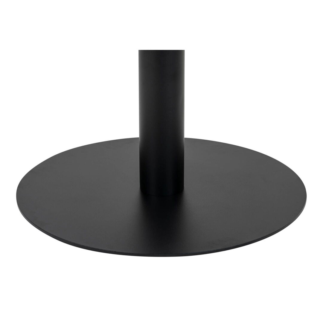 Close-up of the base of a black metal salontafel (coffee table), featuring a round, flat base and a cylindrical support, presented against a white achtergrond.