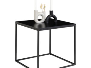 Close-up of a modern zwarte bijzettafel featuring a square, black tabletop and a sleek, minimalist metal frame, showcasing contemporary design.