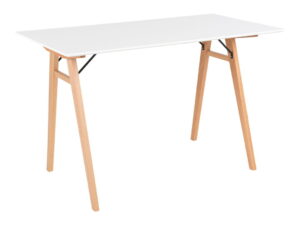 Scandinavisch bureau met wit MDF blad en naturel rubberhouten poten, gefotografeerd in een lichte studio setting, vanuit een laag standpunt.