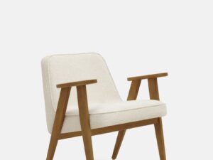 Fauteuil 366 Bouclé Crème Met Donker Hout: Crèmekleurige fauteuil met donkerhouten frame en zachte bouclé bekleding.