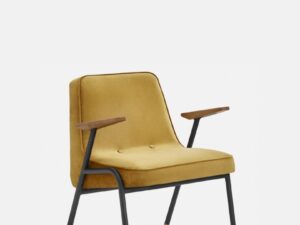 Fauteuil 366 Metaal Fluweel Mosterdgeel 03: Mosterdgele fluwelen fauteuil met metalen frame en houten armleuningen.