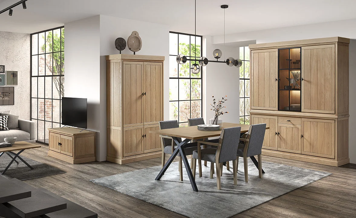 Eetkamerstoel Jura Massief Eiken E02 M in een moderne eetkamer setting.