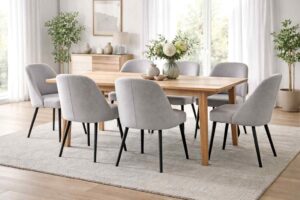 Lichtgrijze eetkamerstoelen