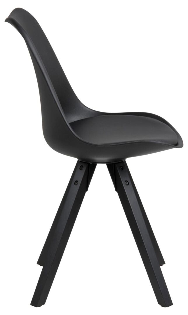 Dima eetkamerstoel (set van 2): Zwarte stoel met gebogen rugleuning en schuine houten poten.