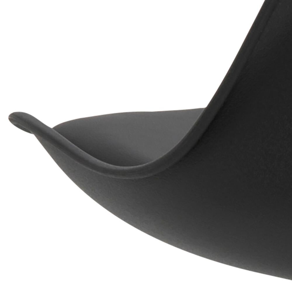 Close-up van de zitting van de zwarte Dima eetkamerstoel (set van 2).