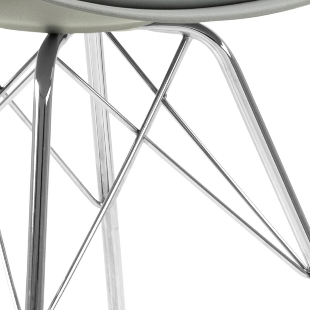 Eris eetkamerstoel: Detailopname van het chromen onderstel van de stoel (set van 4).