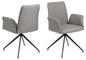 Naya eetkamerstoel met armleuning: Grijze gestoffeerde eetkamerstoel met armleuningen en zwarte metalen poten.