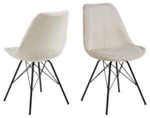 Eris eetkamerstoel (set van 2): Crème velvet stoelen met zwart metalen onderstel.