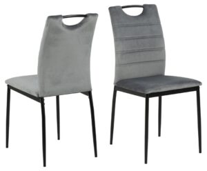 Dia eetkamerstoel (set van 4): Grijze velvet eetkamerstoelen met zwarte metalen poten.