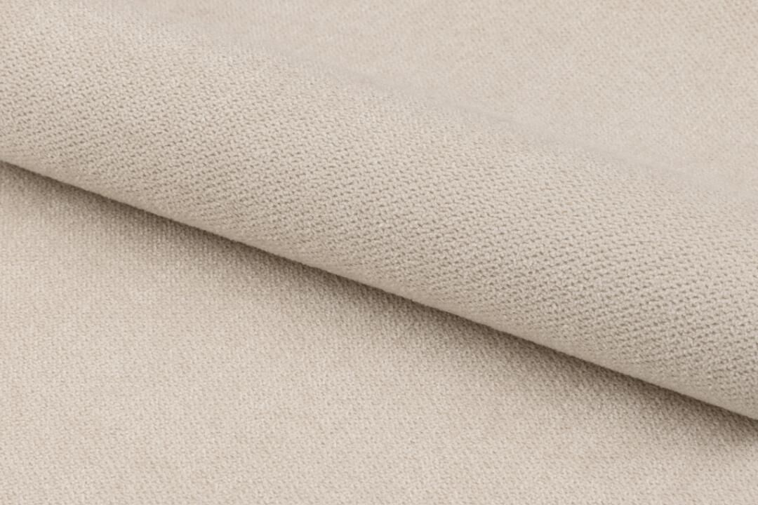 Detailopname beige stof voor Emilia eetkamerstoel met armleuning