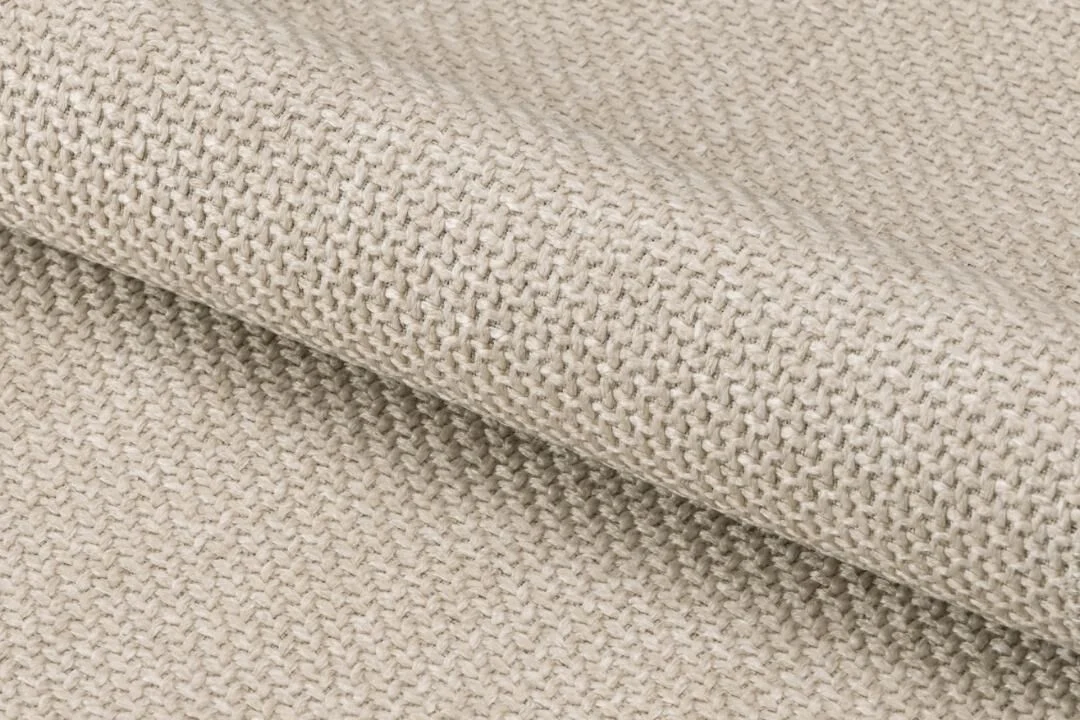 Close-up beige geweven stof van de Denise eetkamerstoel (set van 2)