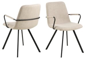 Selina eetkamerstoel met armleuning (set van 2): Beige stoffen stoelen met zwart metalen frame.