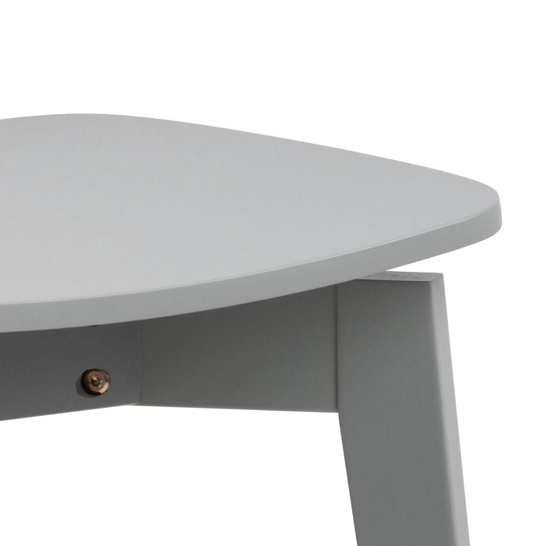 Roxby eetkamerstoel detail: grijze stoel zitting en poot verbinding.