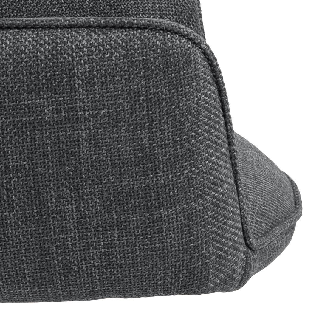 Glenda eetkamerstoel met armleuning: detailopname van de grijze stoffen bekleding en de armleuning.