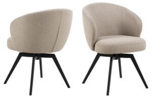 Darlene eetkamerstoel met armleuning: Beige stoel met zwarte poten.