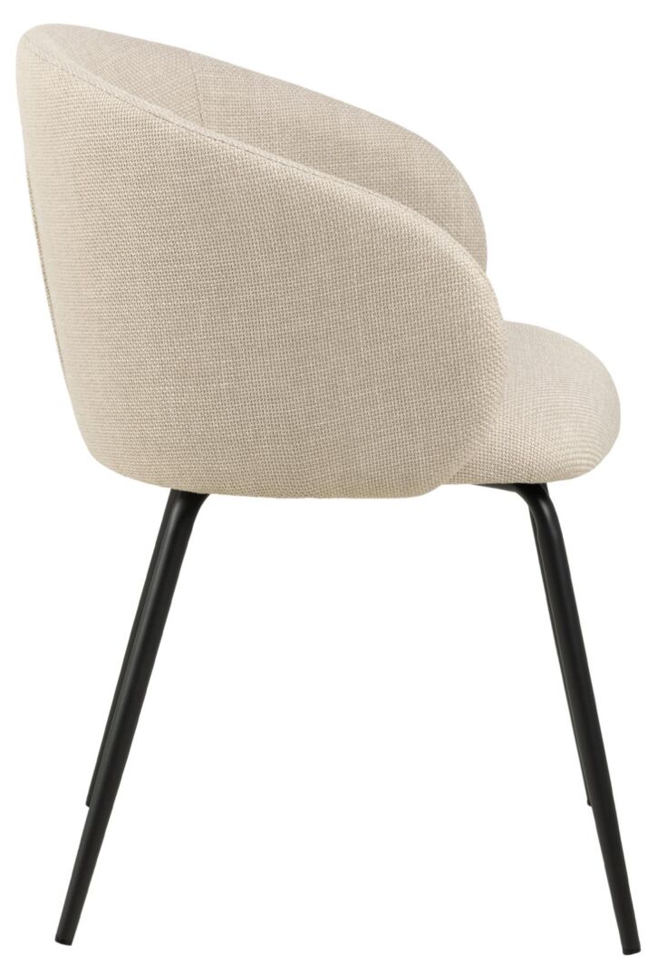 Eetkamerstoel Eleanor met armleuning, beige stoffen bekleding en zwarte poten.