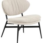 Birma loungestoel: Crèmekleurige lounge stoel met zwart metalen frame.