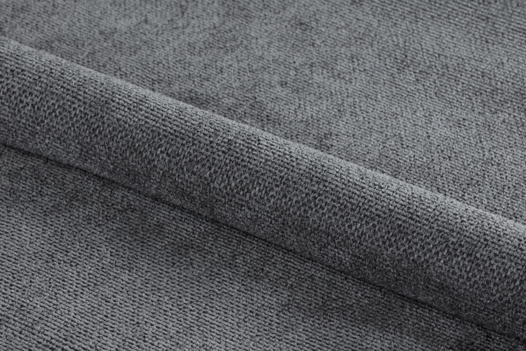 Detailopname grijze stof van de Clara eetkamerstoel met armleuning (set van 2).